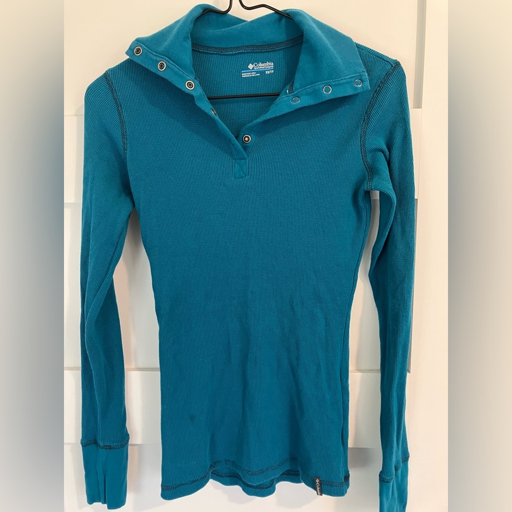 Columbia long sleeve sports wear.